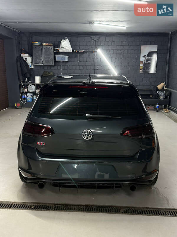 Хэтчбек Volkswagen Golf GTI 2016 в Киеве