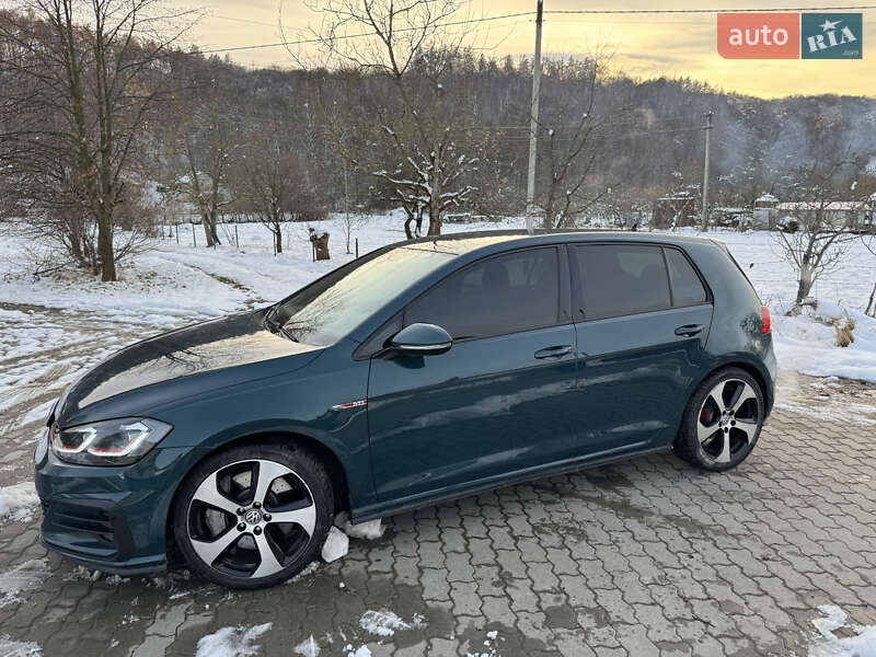 Хэтчбек Volkswagen Golf GTI 2018 в Львове