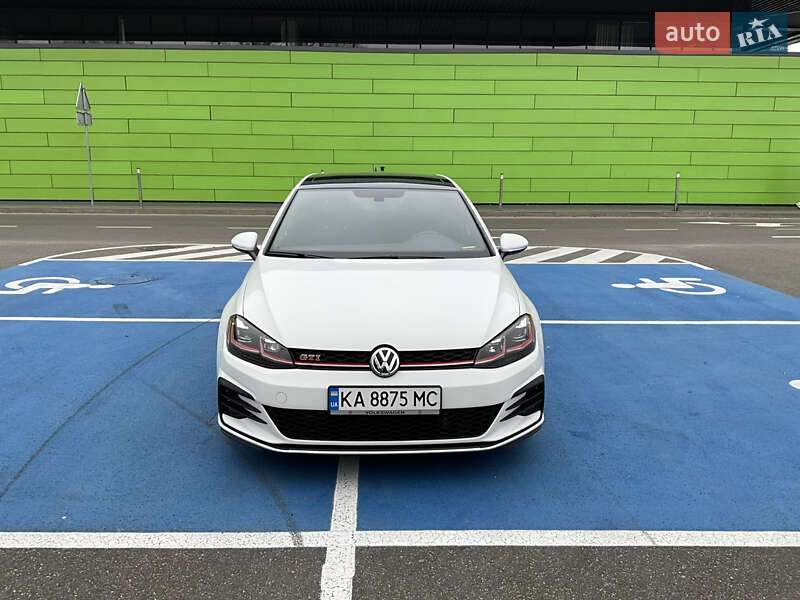 Хэтчбек Volkswagen Golf GTI 2020 в Киеве