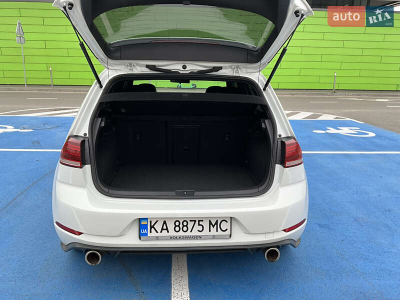 Хэтчбек Volkswagen Golf GTI 2020 в Киеве