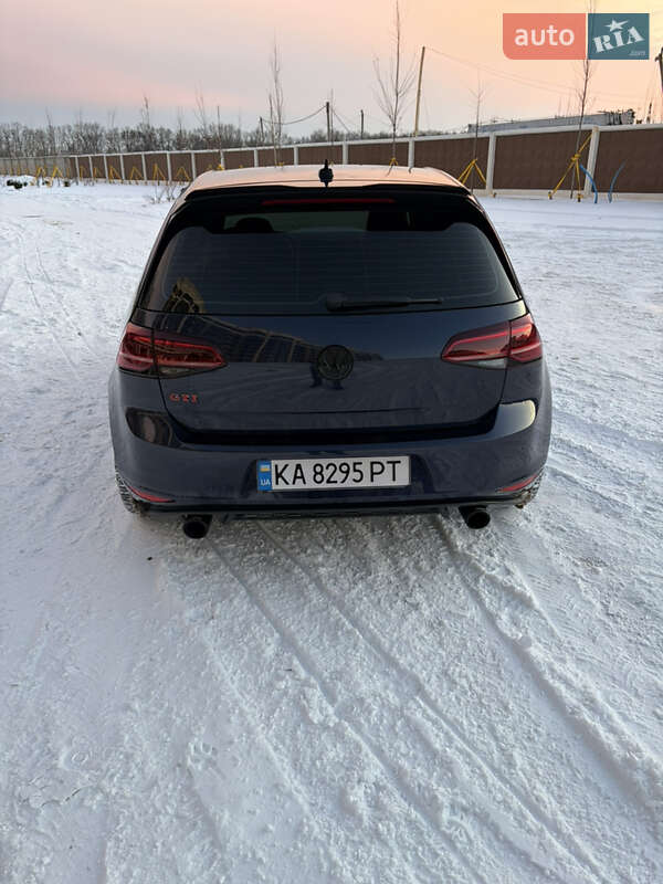 Хэтчбек Volkswagen Golf GTI 2017 в Киеве