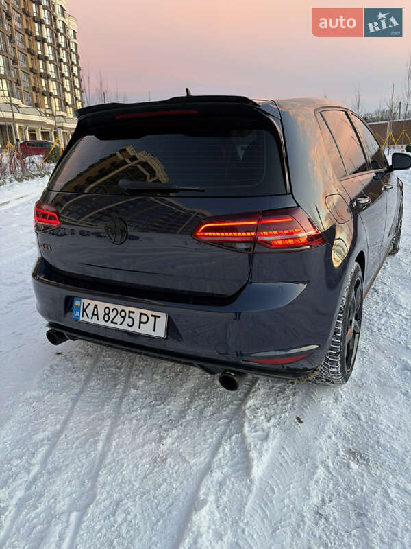 Хэтчбек Volkswagen Golf GTI 2017 в Киеве