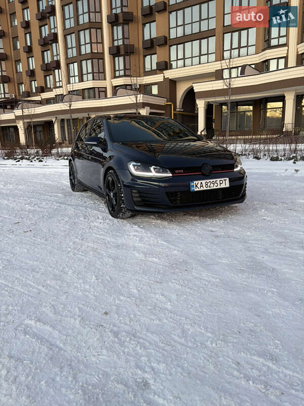 Хэтчбек Volkswagen Golf GTI 2017 в Киеве