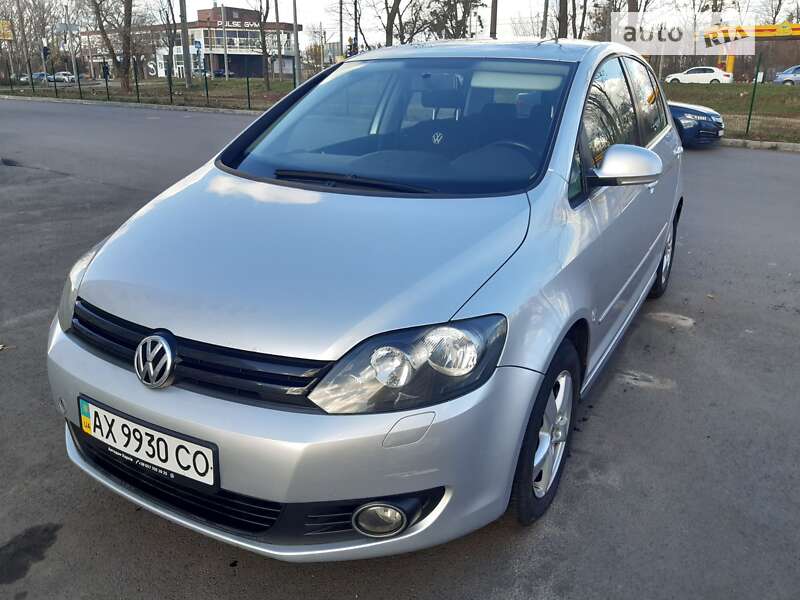 Хэтчбек Volkswagen Golf Plus 2012 в 