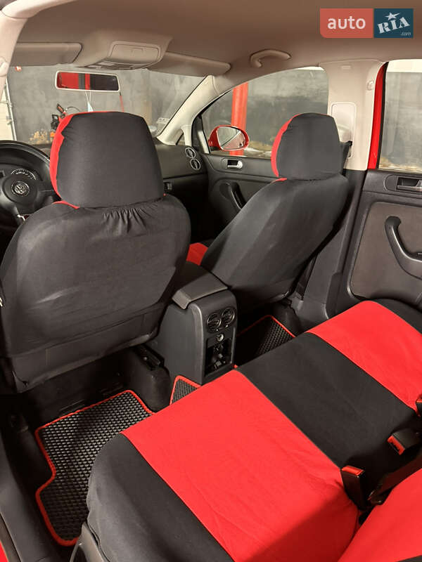 Хэтчбек Volkswagen Golf Plus 2011 в Владимире