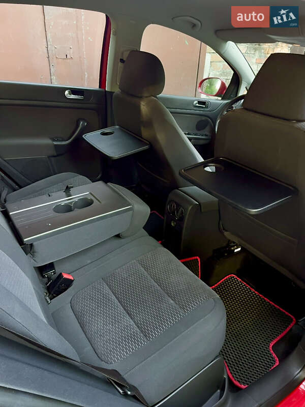 Хэтчбек Volkswagen Golf Plus 2011 в Владимире