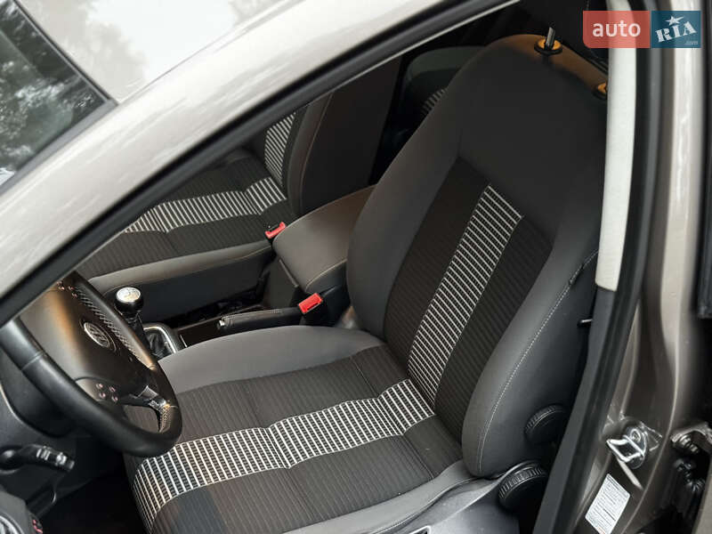 Хэтчбек Volkswagen Golf Plus 2008 в Белогородке