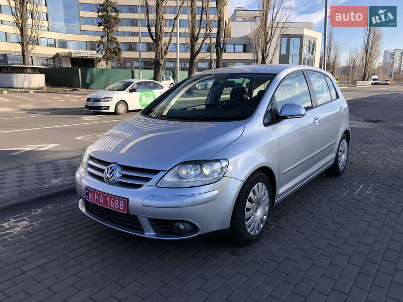 Хэтчбек Volkswagen Golf Plus 2008 в Киеве