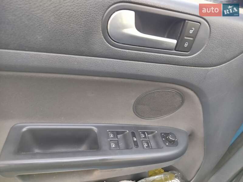 Хэтчбек Volkswagen Golf Plus 2006 в Корсуне-Шевченковском