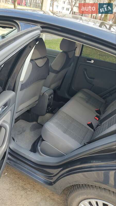 Хэтчбек Volkswagen Golf Plus 2007 в Ровно