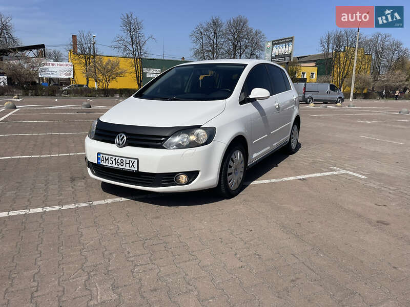 Хэтчбек Volkswagen Golf Plus 2010 в 