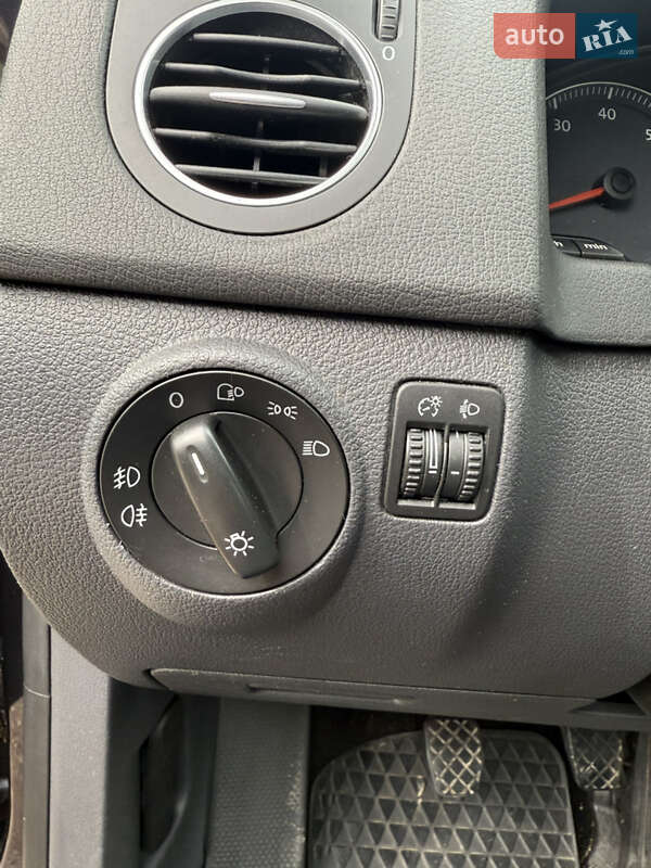 Хэтчбек Volkswagen Golf Plus 2006 в Нововолынске