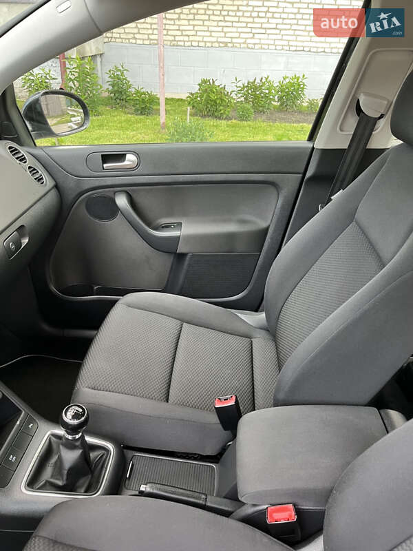 Хетчбек Volkswagen Golf Plus 2010 в Нововолинську