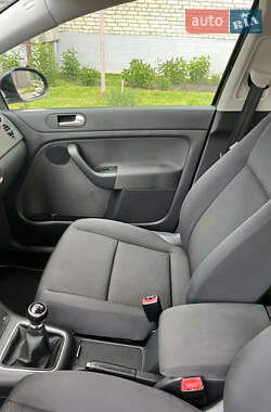 Хэтчбек Volkswagen Golf Plus 2010 в 