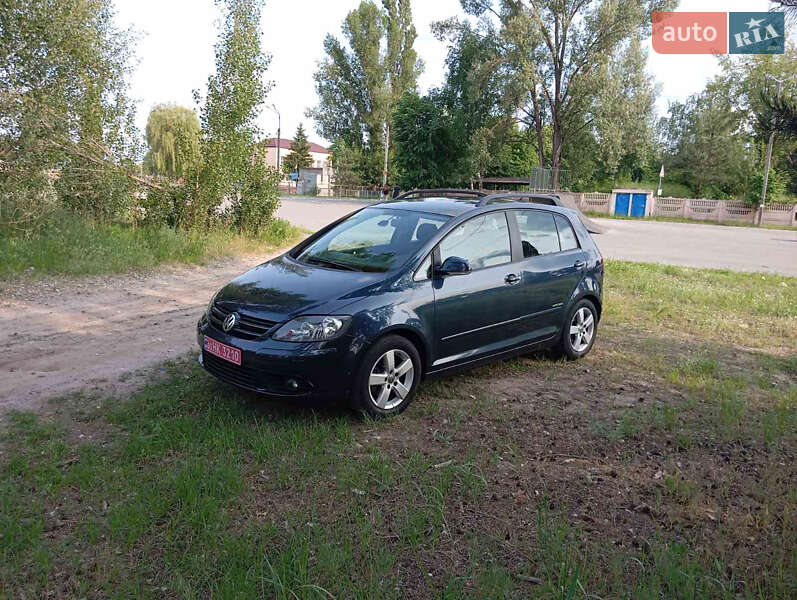 Хэтчбек Volkswagen Golf Plus 2008 в Киеве