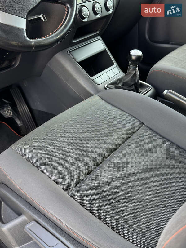 Хэтчбек Volkswagen Golf Plus 2008 в Великой Багачке