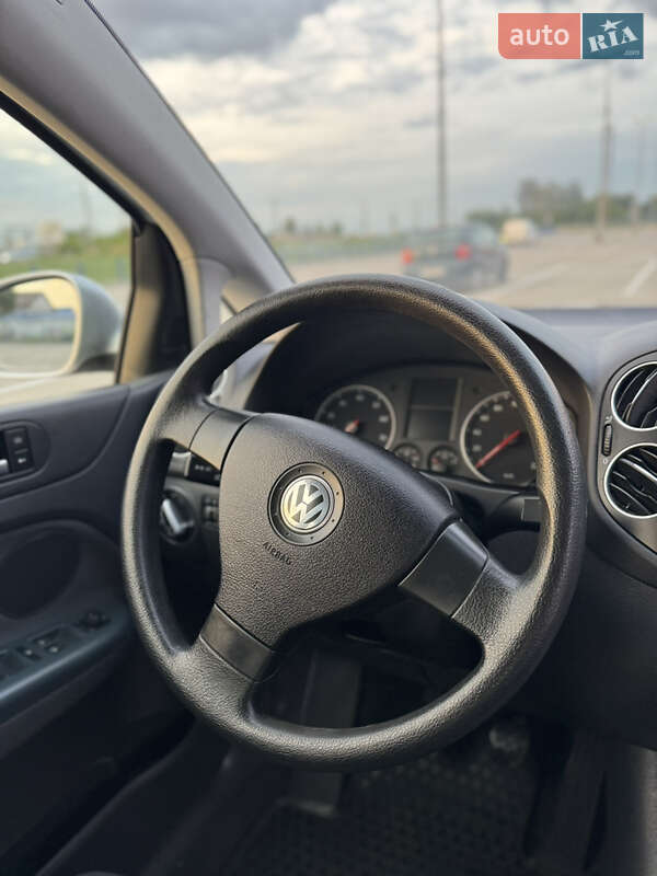 Хетчбек Volkswagen Golf Plus 2005 в Нововолинську