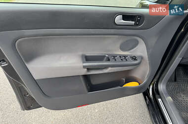 Хэтчбек Volkswagen Golf Plus 2006 в 