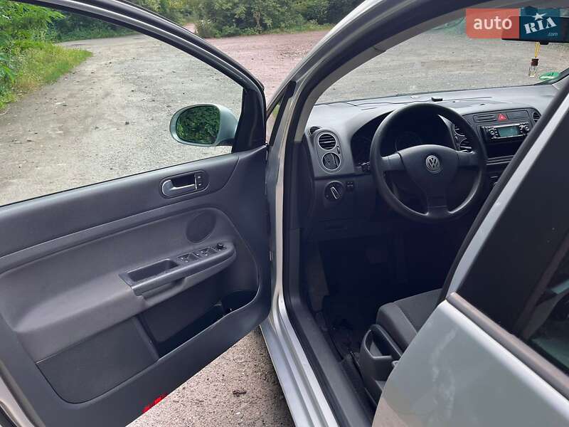 Хетчбек Volkswagen Golf Plus 2005 в Краснограді