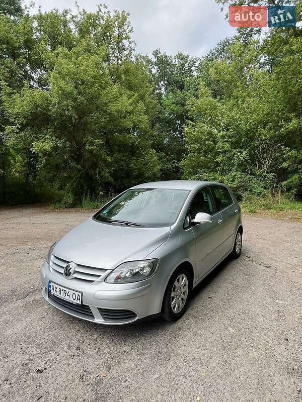 Хетчбек Volkswagen Golf Plus 2005 в Краснограді