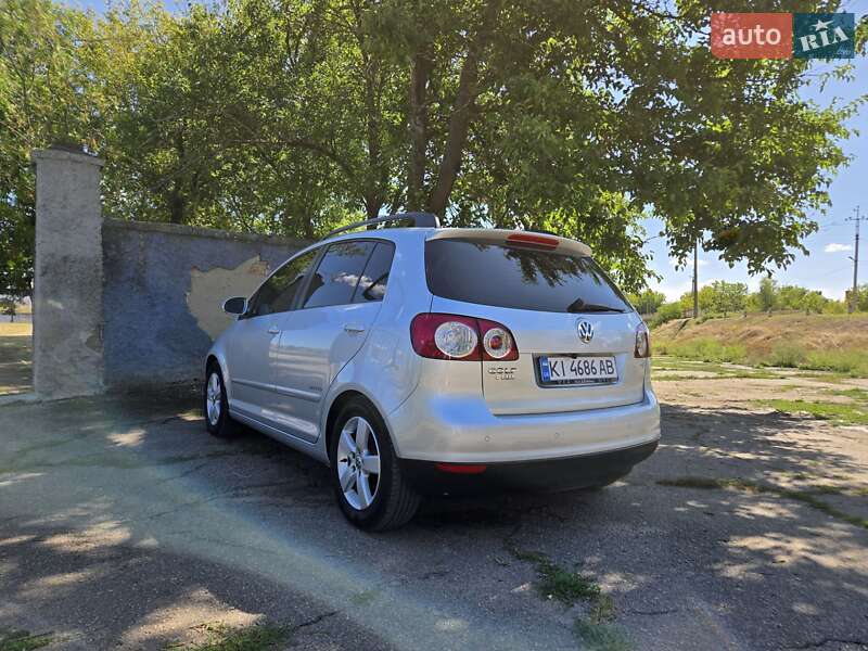 Хэтчбек Volkswagen Golf Plus 2008 в Еланце