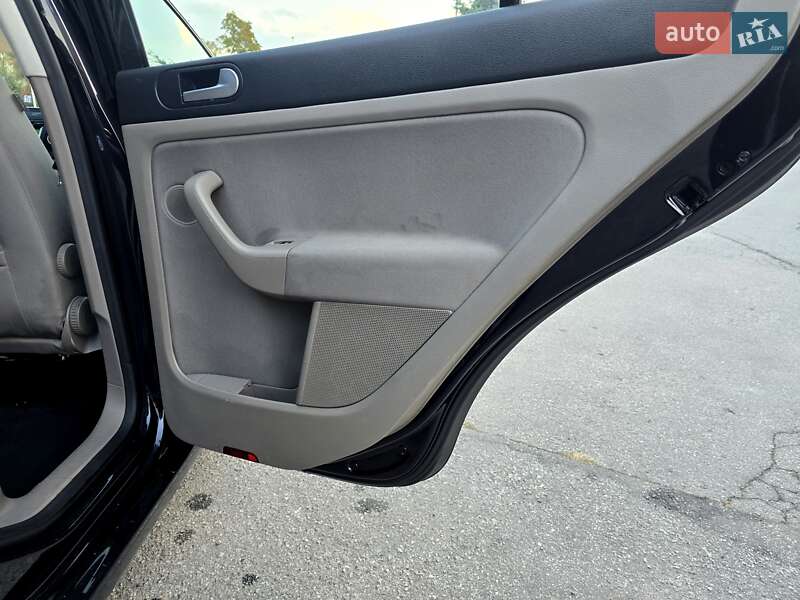 Хэтчбек Volkswagen Golf Plus 2010 в Полтаве фото 54 Хэтчбек Volkswagen Golf Plus 2010 в Полтаве