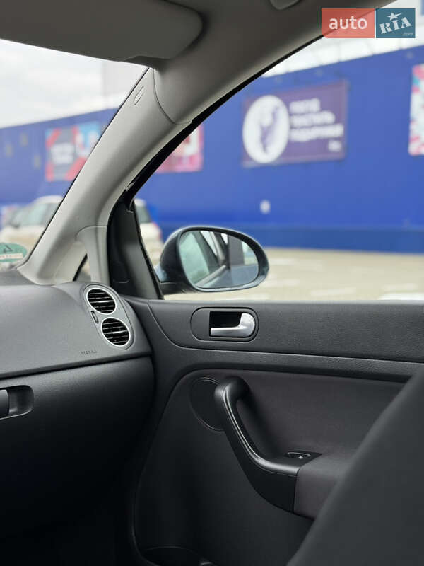 Хэтчбек Volkswagen Golf Plus 2009 в Нововолынске