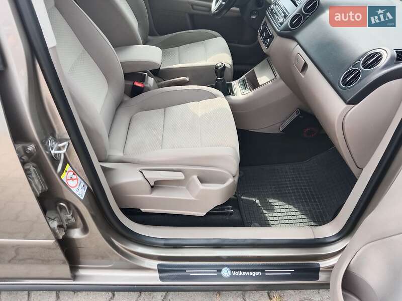 Хэтчбек Volkswagen Golf Plus 2012 в Нововолынске фото 12 Хэтчбек Volkswagen Golf Plus 2012 в Нововолынске