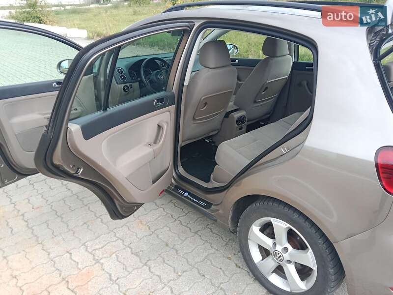 Хэтчбек Volkswagen Golf Plus 2012 в Нововолынске фото 16 Хэтчбек Volkswagen Golf Plus 2012 в Нововолынске