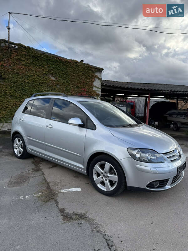 Хэтчбек Volkswagen Golf Plus 2008 в Нововолынске