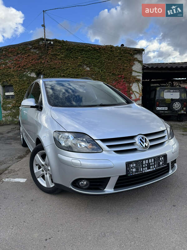 Хэтчбек Volkswagen Golf Plus 2008 в Нововолынске