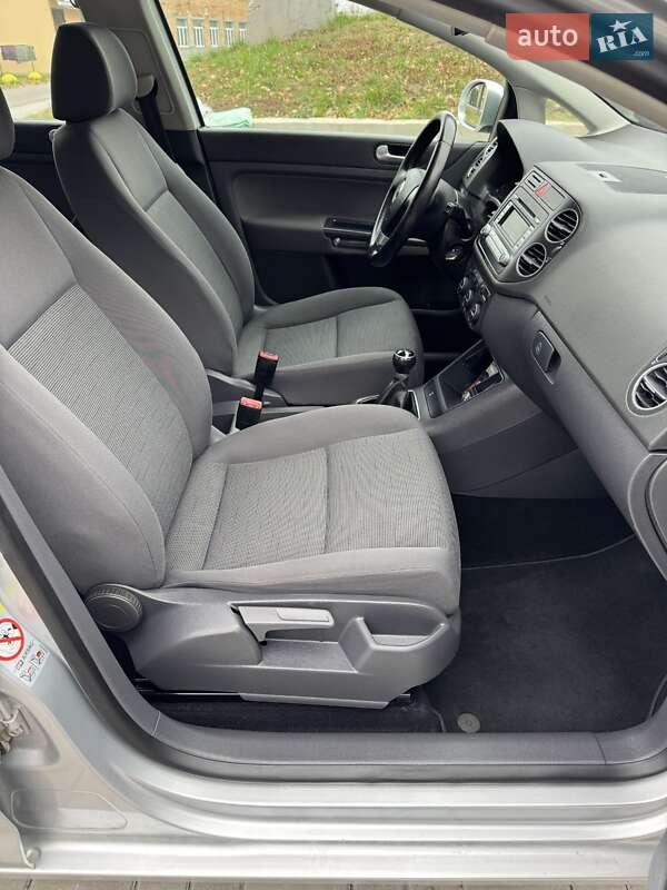 Хэтчбек Volkswagen Golf Plus 2008 в Смеле