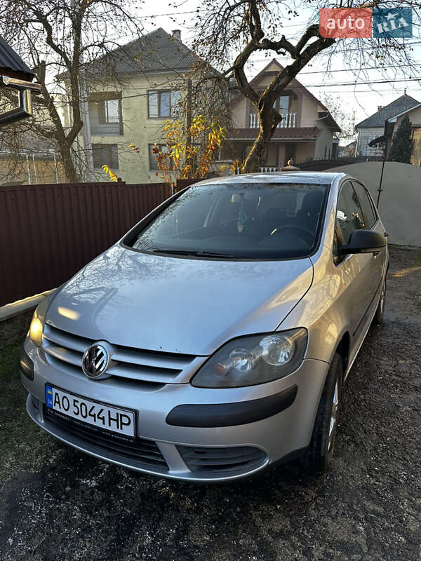 Хэтчбек Volkswagen Golf Plus 2006 в Сваляве