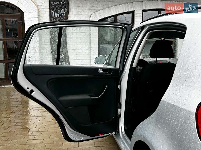 Хэтчбек Volkswagen Golf Plus 2010 в Красилове