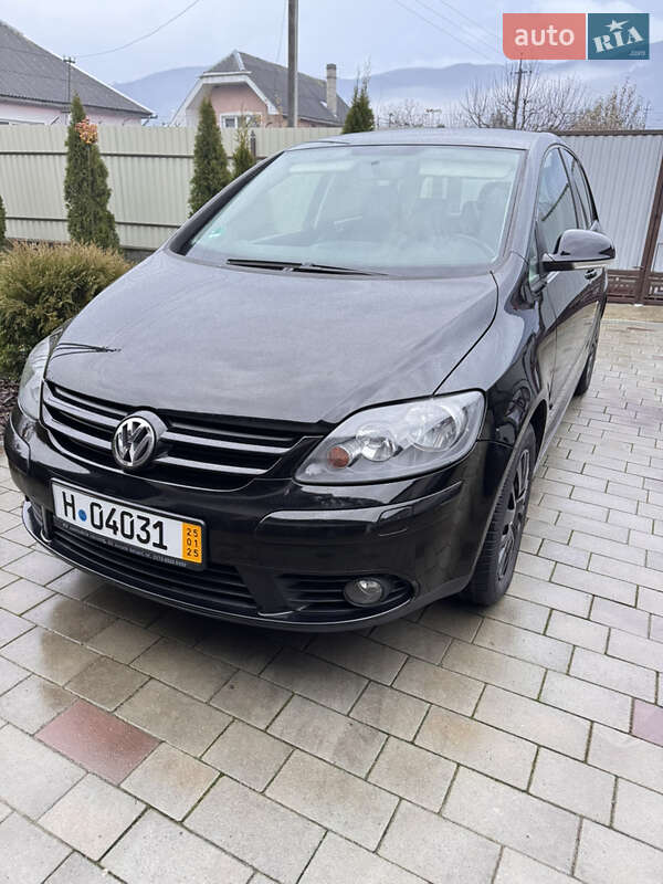 Хэтчбек Volkswagen Golf Plus 2008 в Сваляве