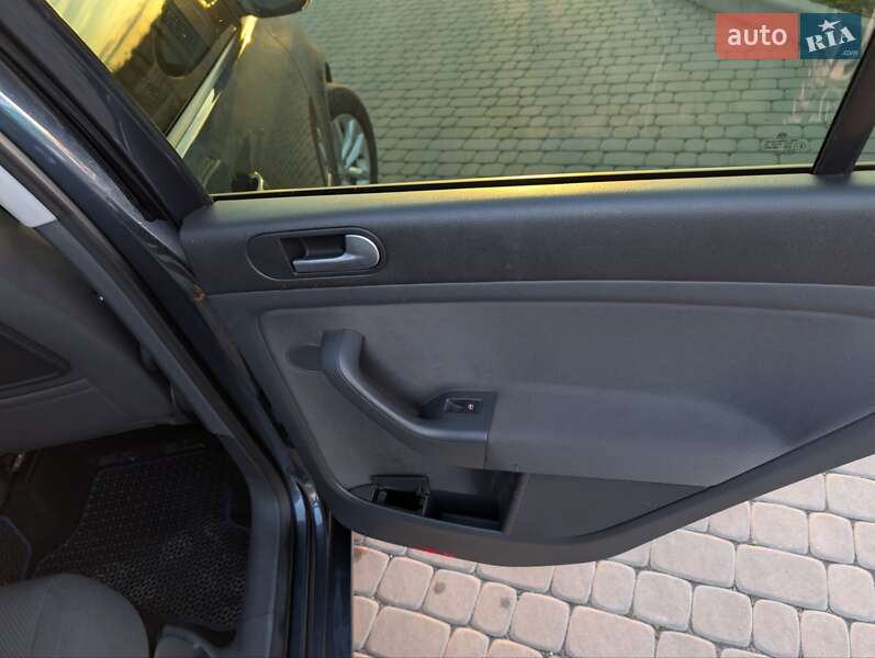 Хетчбек Volkswagen Golf Plus 2006 в Новомосковську