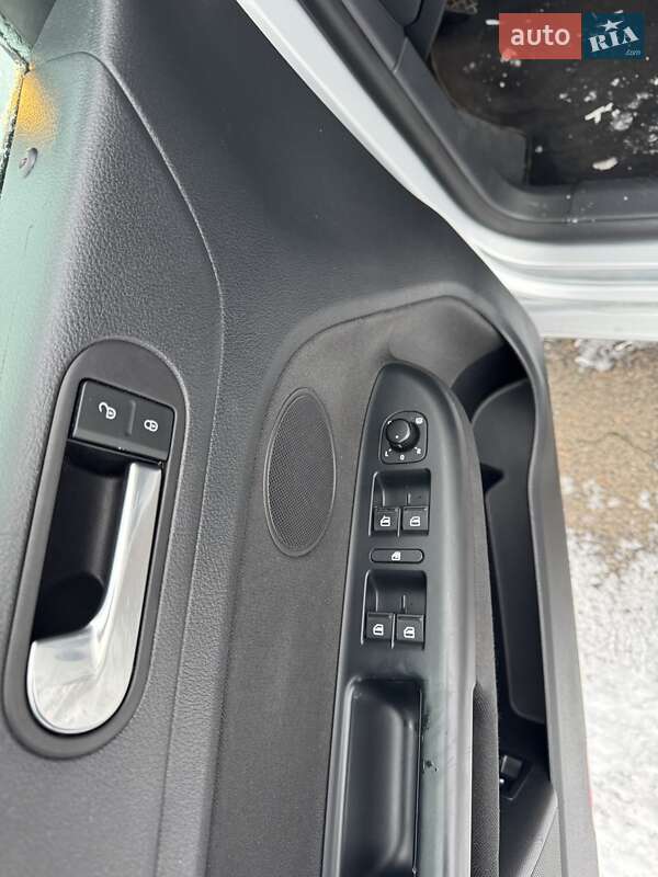 Хетчбек Volkswagen Golf Plus 2009 в Нововолинську