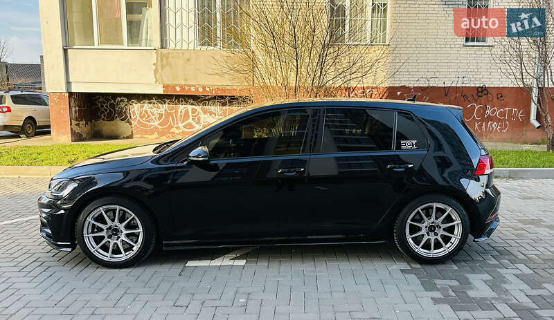 Хэтчбек Volkswagen Golf R 2017 в Луцке