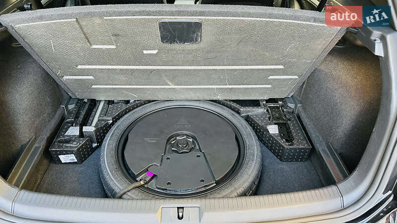 Хэтчбек Volkswagen Golf R 2017 в Луцке