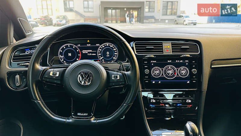 Хэтчбек Volkswagen Golf R 2017 в Луцке