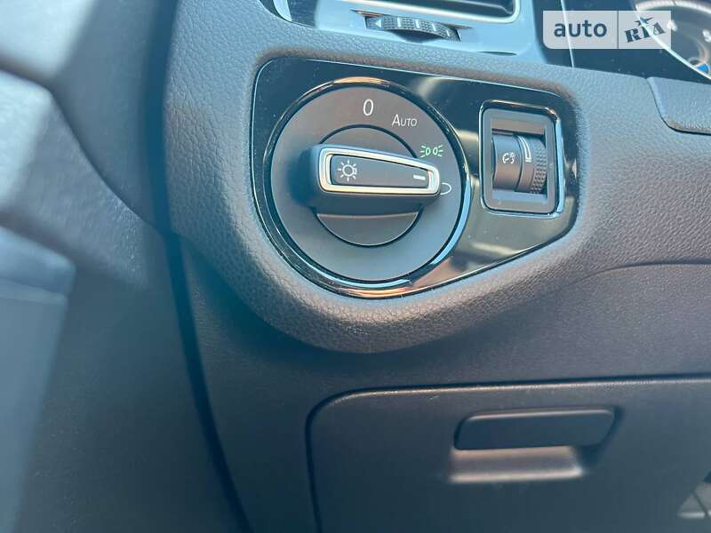 Хетчбек Volkswagen Golf R 2016 в Львові фото 21 Хетчбек Volkswagen Golf R 2016 в Львові