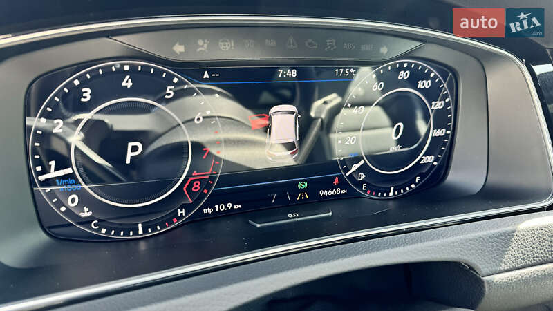Хетчбек Volkswagen Golf R 2017 в Івано-Франківську