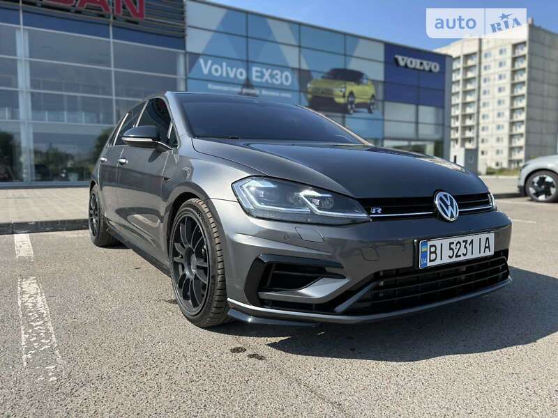 Хэтчбек Volkswagen Golf R 2019 в Пирятине