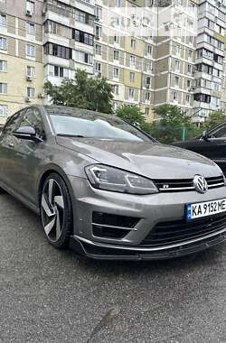 Хэтчбек Volkswagen Golf R 2015 в Киеве