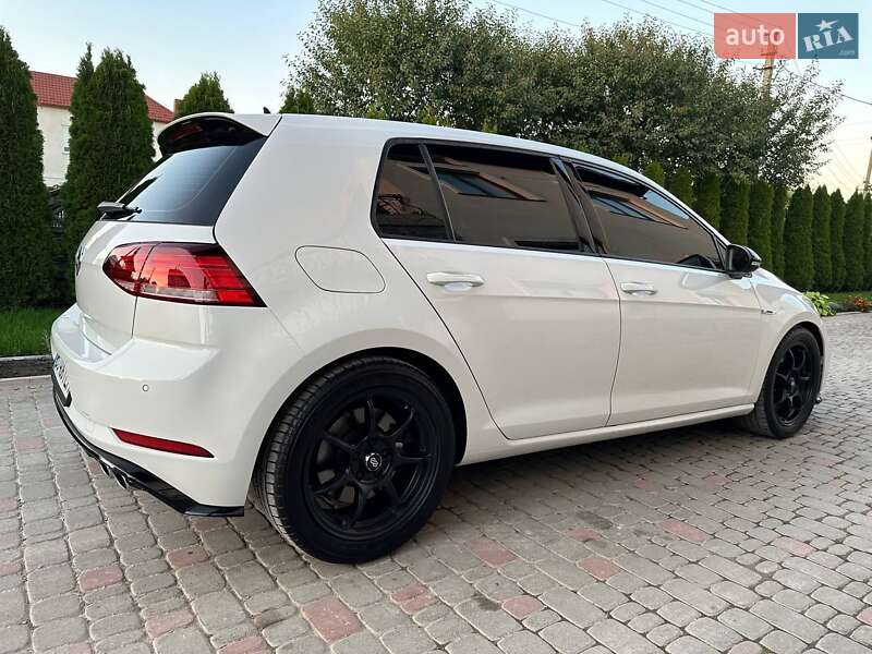 Хэтчбек Volkswagen Golf R 2018 в Ивано-Франковске