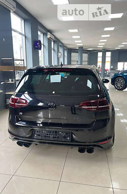 Хэтчбек Volkswagen Golf R 2015 в Киеве