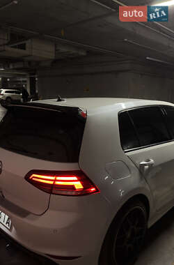Хэтчбек Volkswagen Golf R 2017 в 