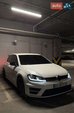 Хэтчбек Volkswagen Golf R 2017 в 