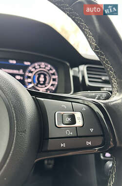 Хэтчбек Volkswagen Golf R 2015 в 