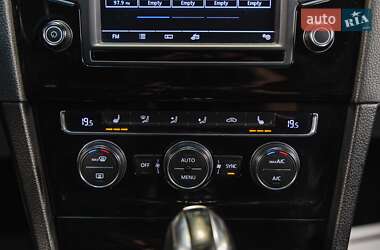 Хетчбек Volkswagen Golf R 2017 в 